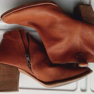 Ankle boots in brown